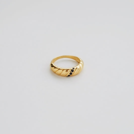 Mavis ring